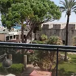 Vue Et Remparts. Entre Vieille Et Plages Antibes