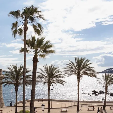Appartement Vue Et Remparts. Entre Vieille Et Plages Antibes