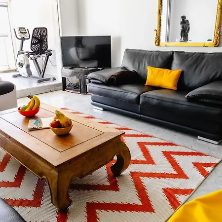 Vue Et Remparts. Entre Vieille Et Plages