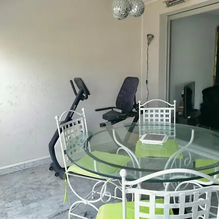 Vue Et Remparts. Entre Vieille Et Plages * Antibes