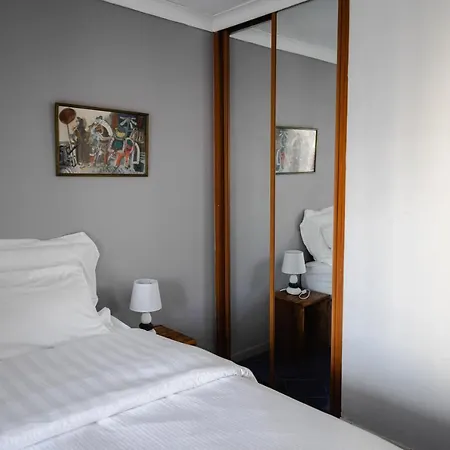 Vue Et Remparts. Entre Vieille Et Plages * Antibes