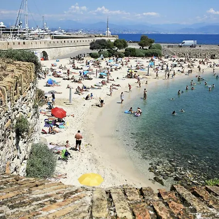 Vue Et Remparts. Entre Vieille Et Plages * Antibes
