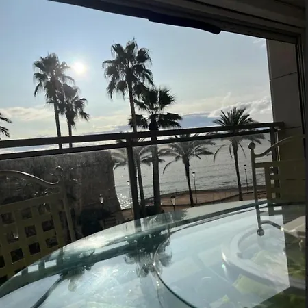 Vue Et Remparts. Entre Vieille Et Plages * Antibes