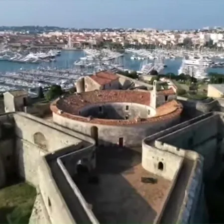 Appartement Vue Et Remparts. Entre Vieille Et Plages