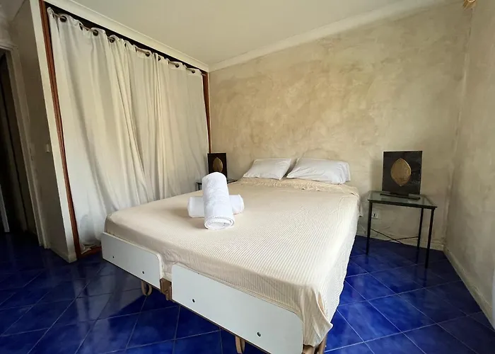 Vue Et Remparts. Entre Vieille Et Plages أنتيب