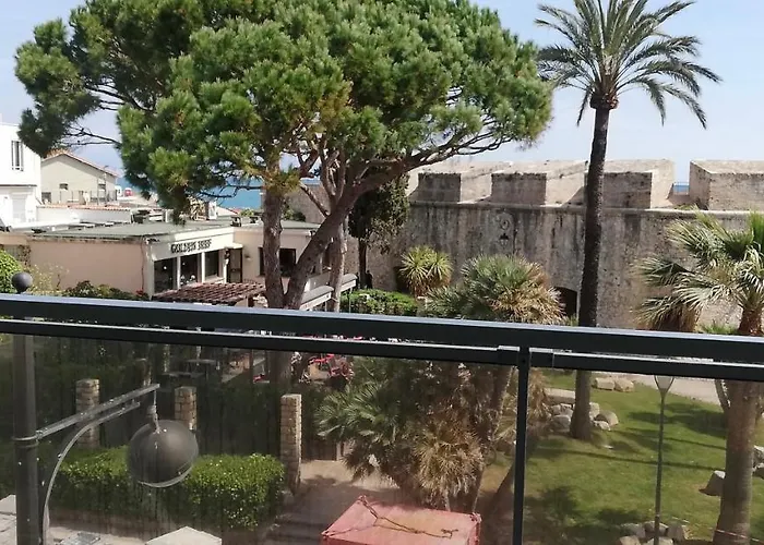 Vue Et Remparts. Entre Vieille Et Plages أنتيب