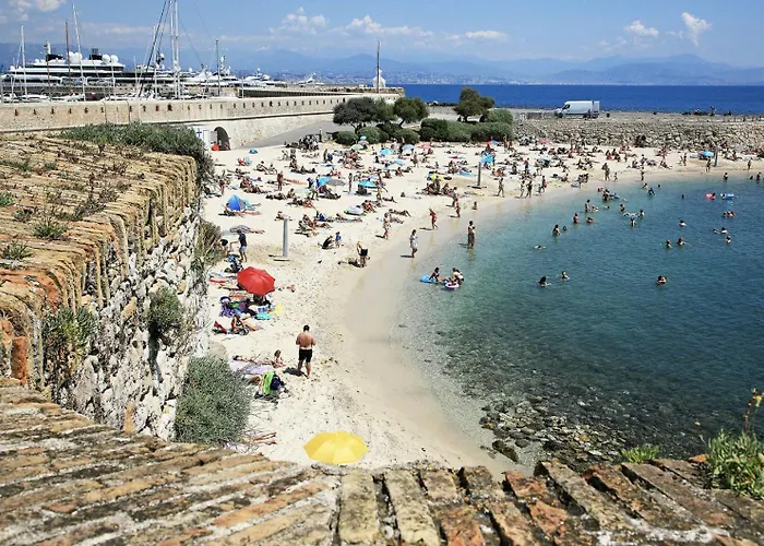 Vue Et Remparts. Entre Vieille Et Plages * أنتيب