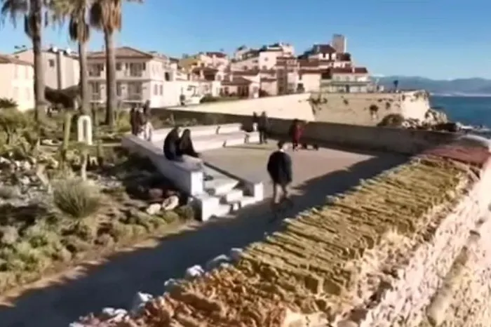 Vue Et Remparts. Entre Vieille Et Plages * أنتيب